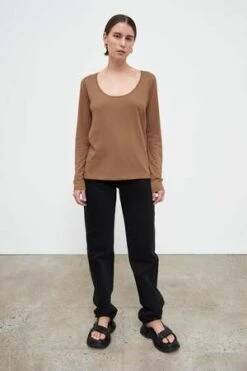 KowtowBallet Top - Earth