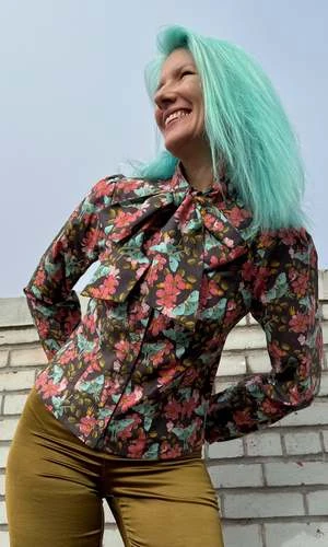 Birds Of North AmericaBos'n Bird Blouse - Luna Moth - Image 3