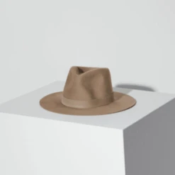 Janessa LeoneLuca Hat