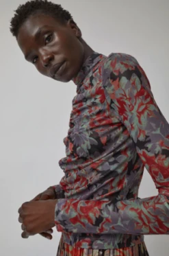 No.6Kara Top - Flame Camellia